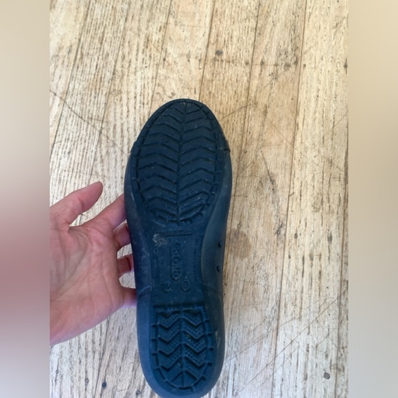 Black crocs Brooklyn dipped round toe flats women’s size 9 good used condition - Picture 2 of 6